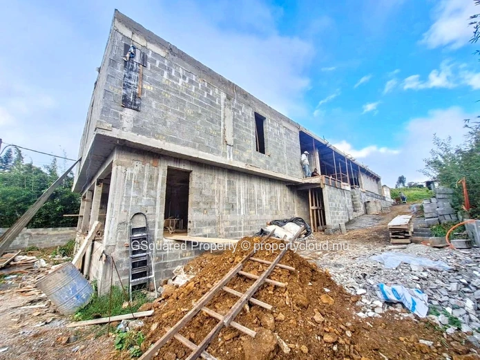 Villa de 3 Chambres à Vendre à Floréal, Curepipe, Centre avec Piscine