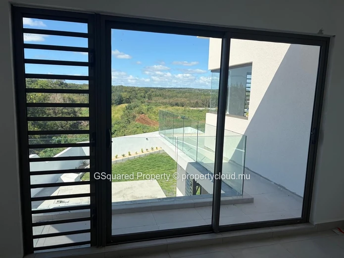 Modern 3-Bed Villa with Pool & Balcony in Grand Baie