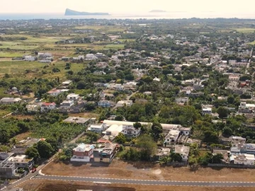 Prime 100 m² Residential Plot in Petit Raffray, Near Shops